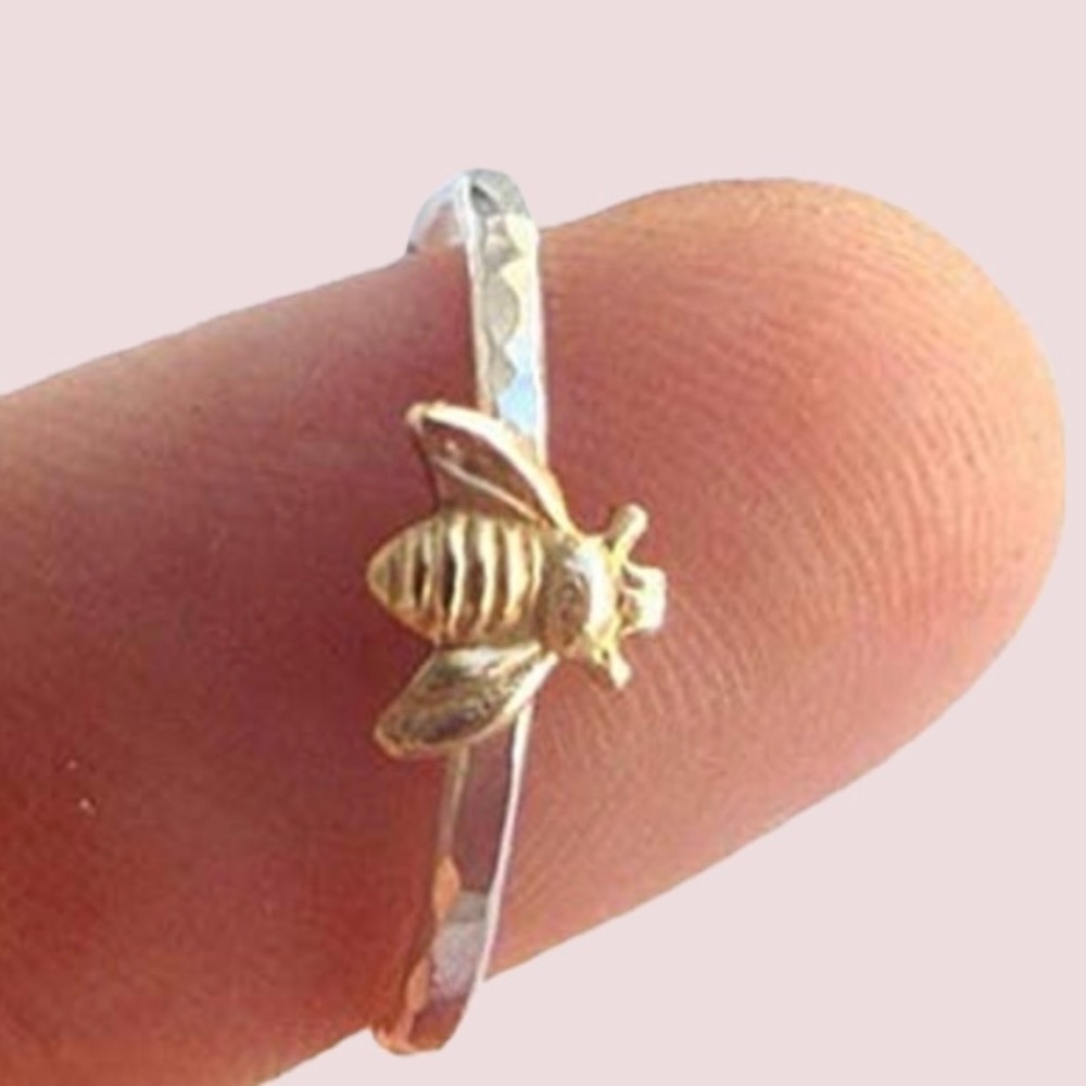 Bee Ring Simple Dainty Minimalist Two-Tone honeybee ring - Picture 3 of 6